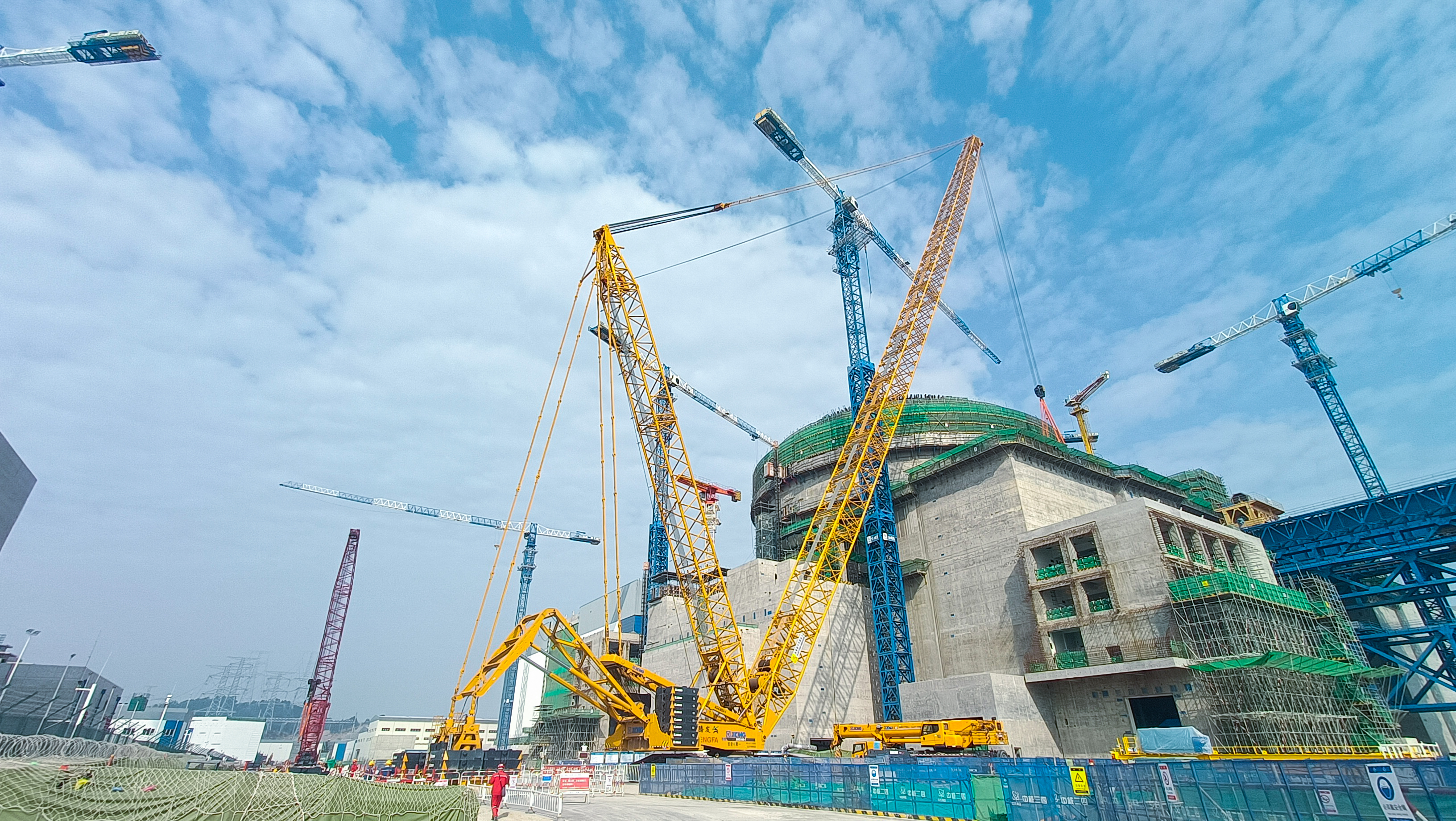 “稳”字当头！PG电子平台XGC800-I履带起重机助建福建大型核电项目