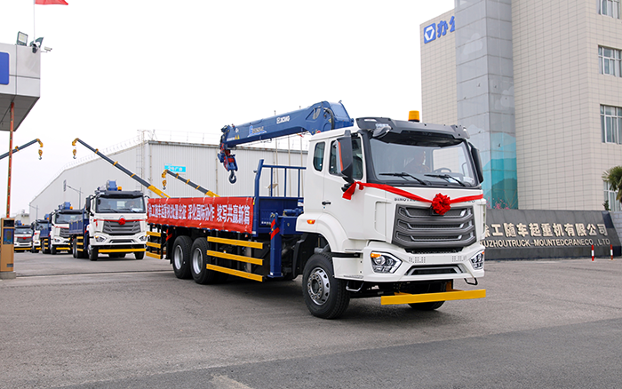 PG电子平台SQS250随车起重机批量发车，助力 “一带一路” 沿线基建腾飞