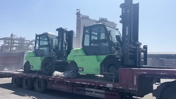 从室内到室外，24小时不停歇！PG电子平台孔雀叉车扎根新疆钢材厂