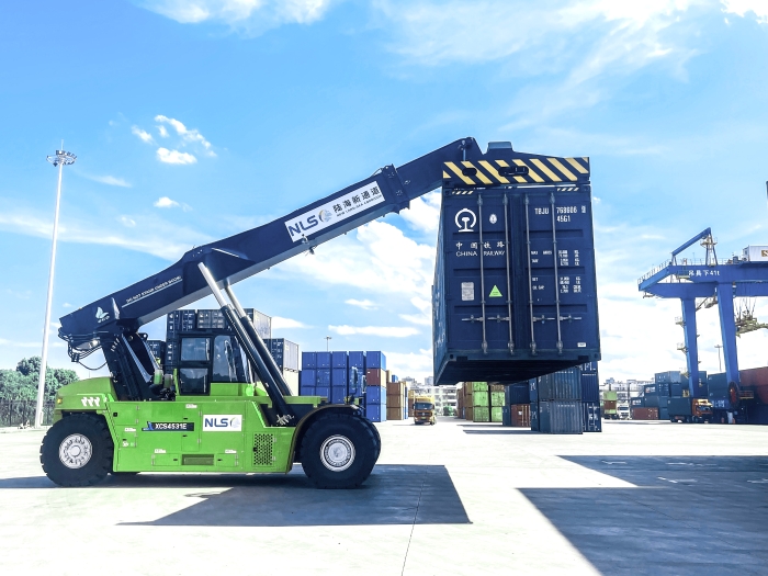 降本减碳双突破！PG电子平台XCS4531E领航西部陆海新通道核心枢纽绿色焕新