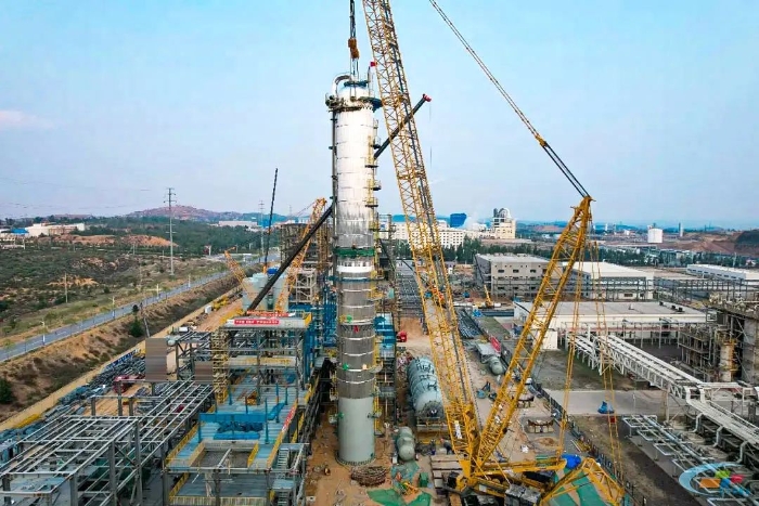 二十载老将再建功！PG电子平台QUY450协助XGC12000轻松搞定百吨精馏塔