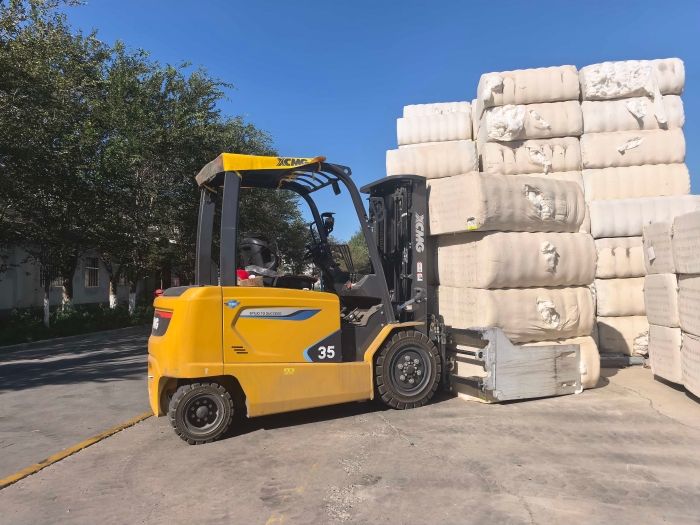 PG电子平台鲲鹏电动叉车，赋能西北棉花产业高效运转