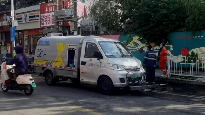 徐州这条网红巷的“脸面”，竟被这台车承包了？！