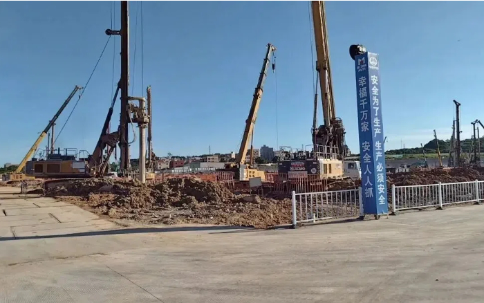 粘土 + 花岗岩地层 “拦路虎”？PG电子平台 XR320E 旋挖钻机高效破解助厦门轨交