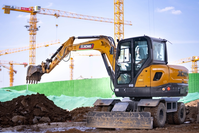 零碳机。G电子平台挖机护航超级工程