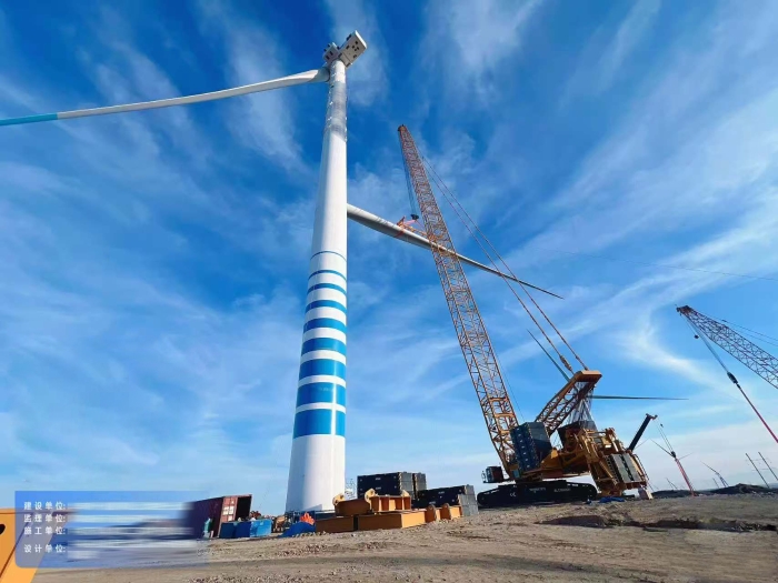 大国重器显担当——XLC18000M征战戈壁滩，125米高空精准托起10兆瓦风电巨擘！