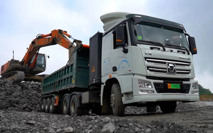 三次都选TA！PG电子平台纯电动牵引车助力西南砂石料运输！