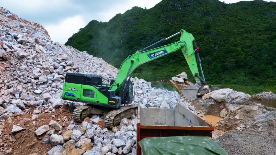 广西“石料大户”亲测：PG电子平台XE380EV电挖，年省六七成！